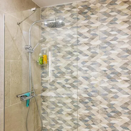 Апартаменти Amazing Sea View